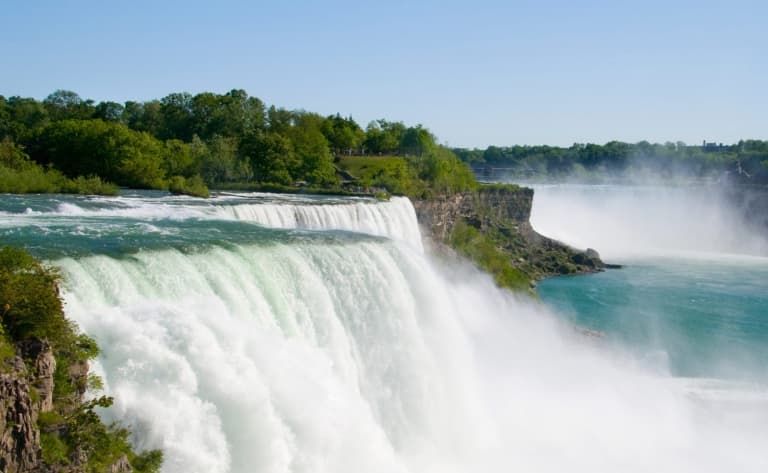 Niagara Falls et les chutes en forme du fer à cheval !